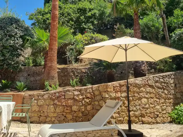 Maison Cocorico vista sin obstáculos en Francia, Costa Azul, Cogolin - casa vacacional Terraza en el lado sur de la pista de petanca