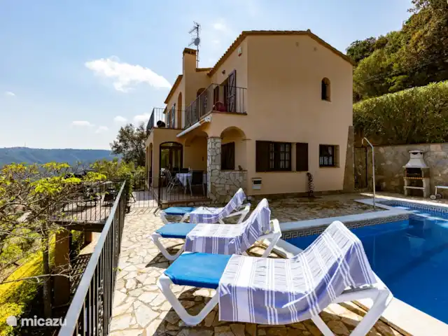 villa sant jordi en España, Costa Brava, Calonge - villa piscina al lado de la villa, con una puerta que contiene un seguro para niños