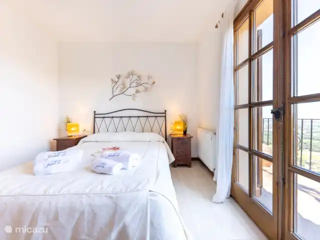 villa sant jordi en España, Costa Brava, Calonge - villa Dormitorio con cama de matrimonio y baño en suite