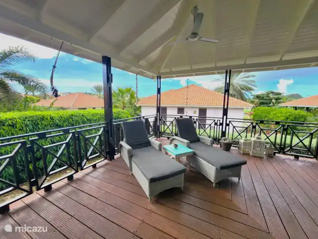 The Blue Bay Beachvilla huren in Curaçao, Curacao-Midden, Willemstad - villa The Blue Bay Beachvilla - Beachbeds, ligbedden op de veranda
