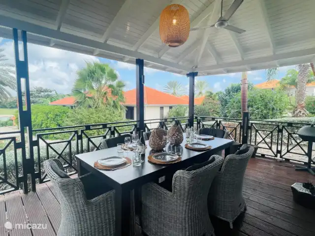 The Blue Bay Beachvilla huren in Curaçao, Curacao-Midden, Willemstad - villa The Blue Bay Beachvilla - Veranda sfeervol dineren