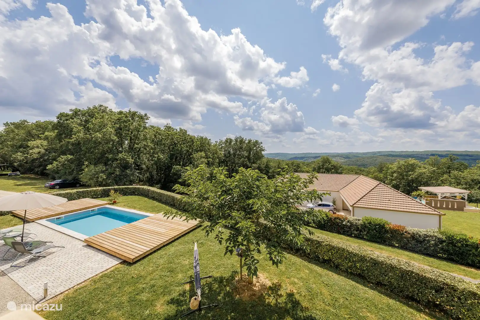 Schwimmbad und Aussicht