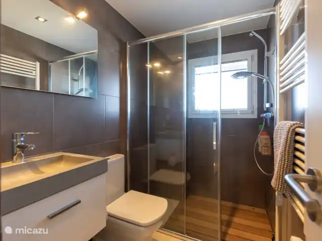 Beach Penthouse St. Feliu de Guixols | Espagne, Costa Brava, Sant Feliu de Guíxols - penthouse salle de bain 3/4