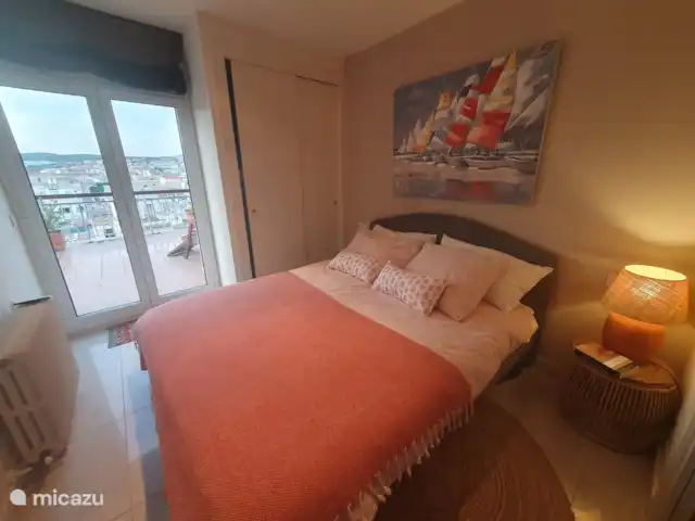 Beach Penthouse St. Feliu de Guixols | Espagne, Costa Brava, Sant Feliu de Guíxols - penthouse Chambre 1/3 avec salle de bain attenante 1/4