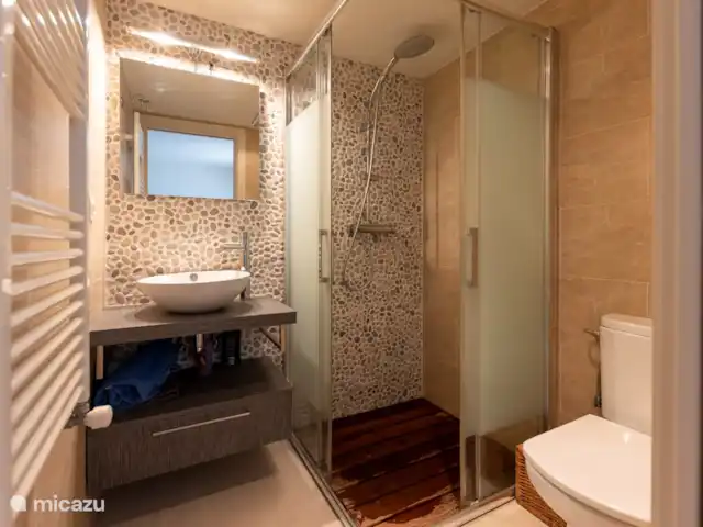 Beach Penthouse St. Feliu de Guixols | Espagne, Costa Brava, Sant Feliu de Guíxols - penthouse salle de bain attenante 2/4 à la chambre 2/4