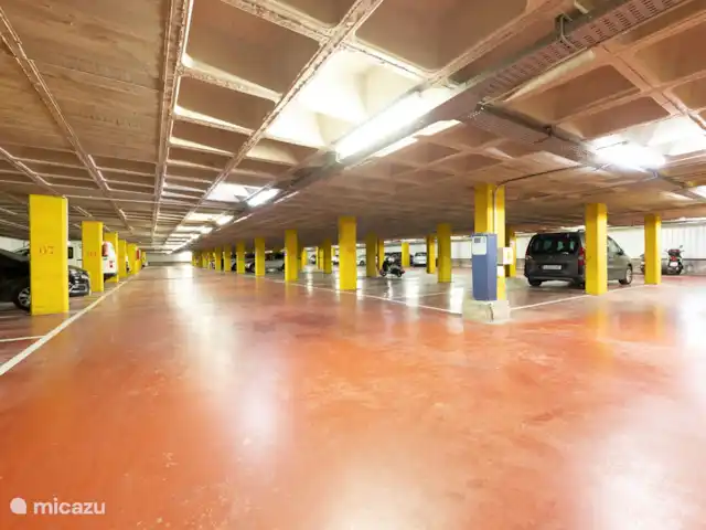 Beach Penthouse St. Feliu de Guixols | Espagne, Costa Brava, Sant Feliu de Guíxols - penthouse place de parking privative au niveau parking fermé du parking couvert