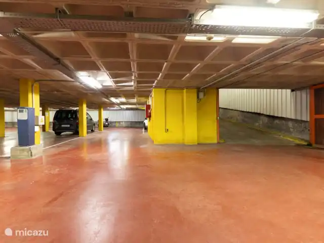 Beach Penthouse St. Feliu de Guixols | Espagne, Costa Brava, Sant Feliu de Guíxols - penthouse place de parking privative au niveau parking fermé du parking couvert