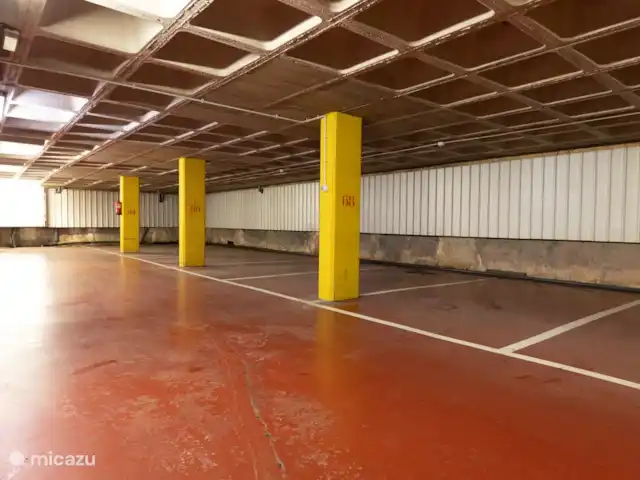 Beach Penthouse St. Feliu de Guixols | Espagne, Costa Brava, Sant Feliu de Guíxols - penthouse place de parking privative au niveau parking fermé du parking couvert