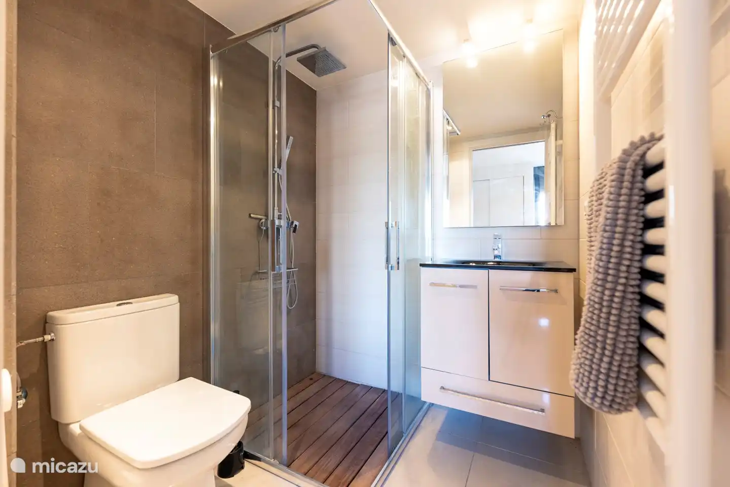 en-suite Badezimmer 1/4 gehört zu Schlafzimmer 1/3