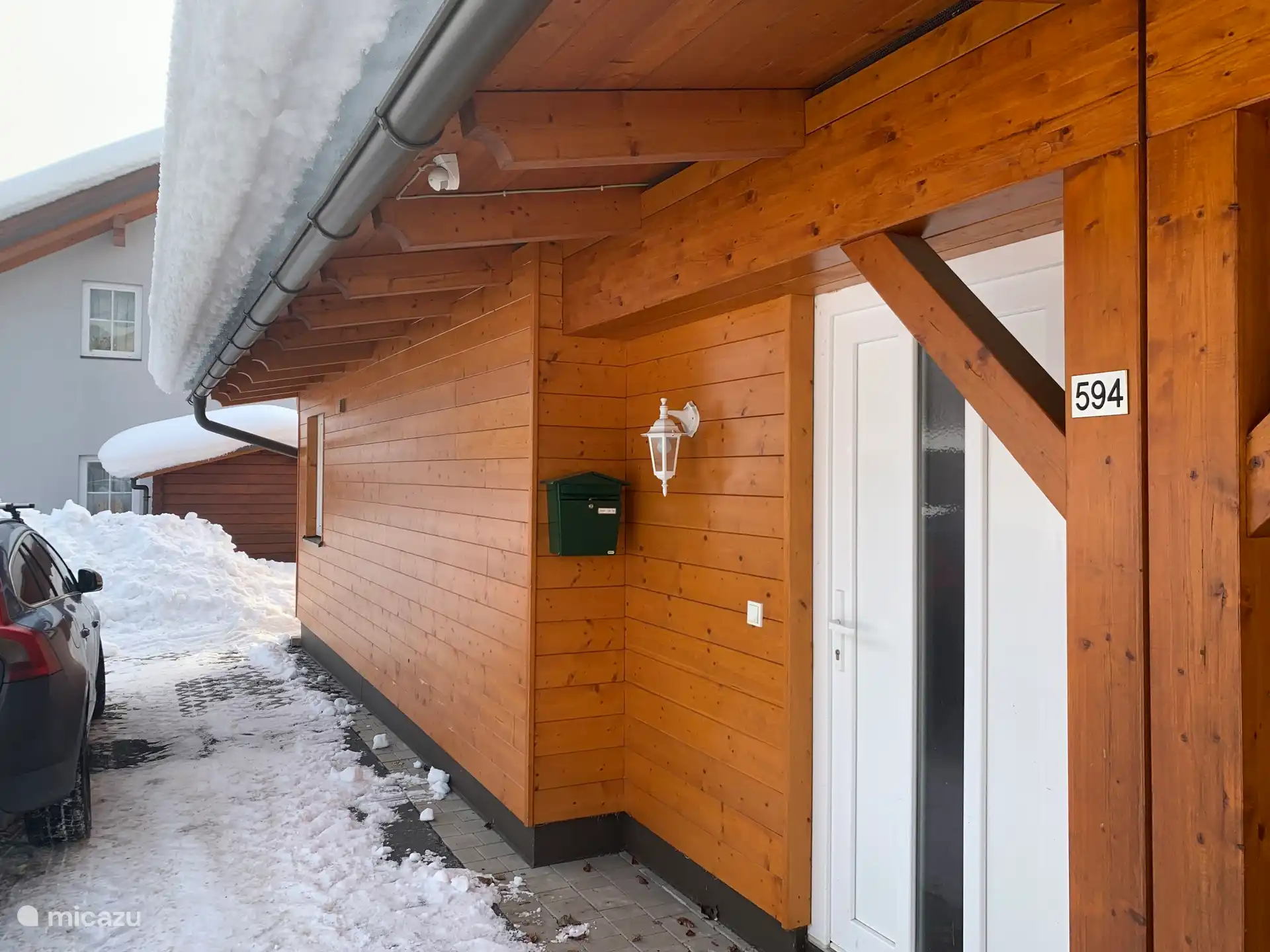 Ausreichend Parkplätze direkt vor dem Haus