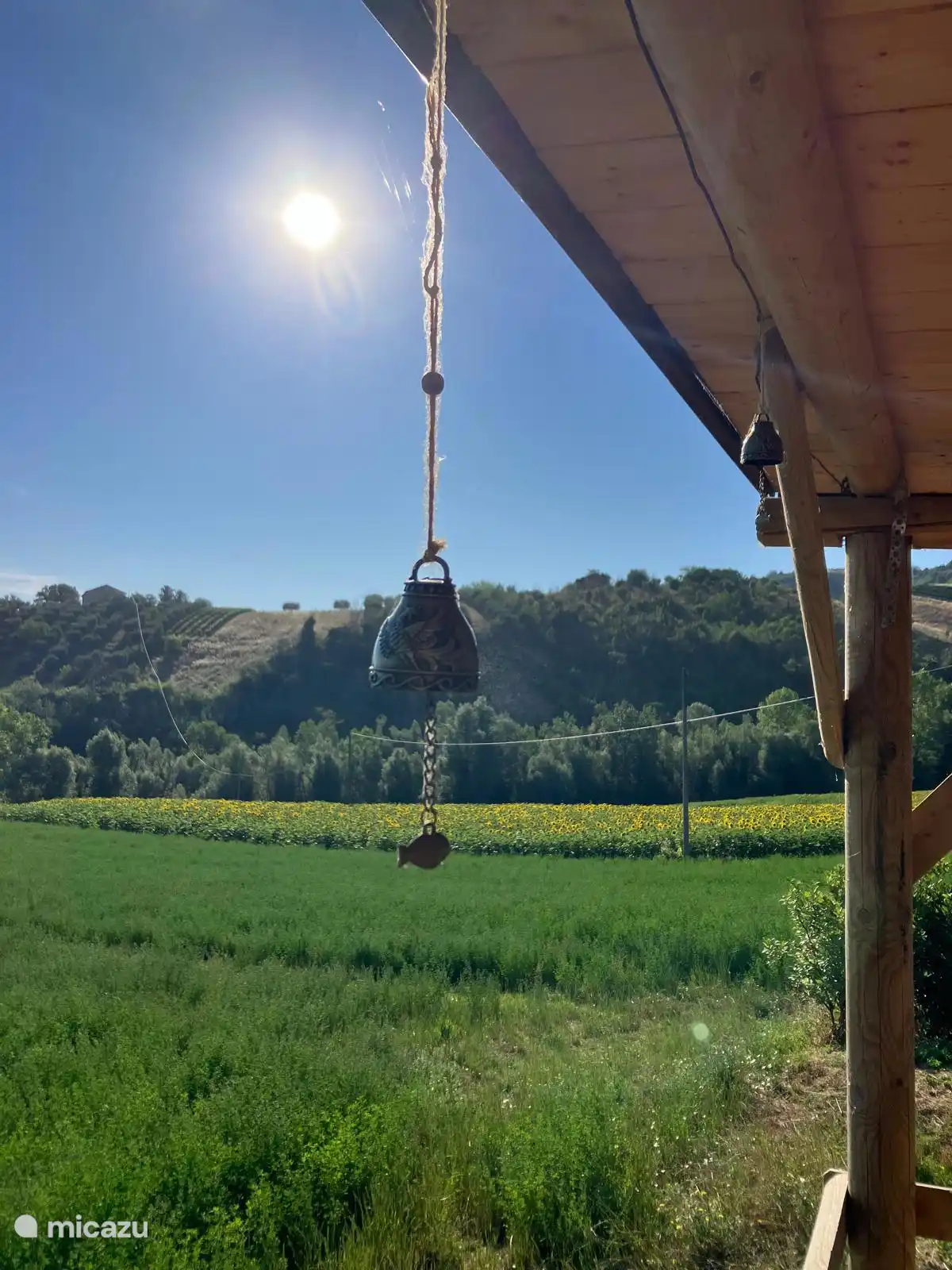 CAMPANE NEL GAZZEBO COMUNE DELL'AGRITURISMO
