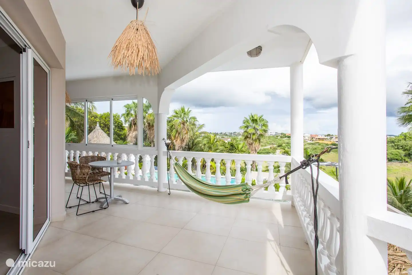 Balkon mit Hängematte