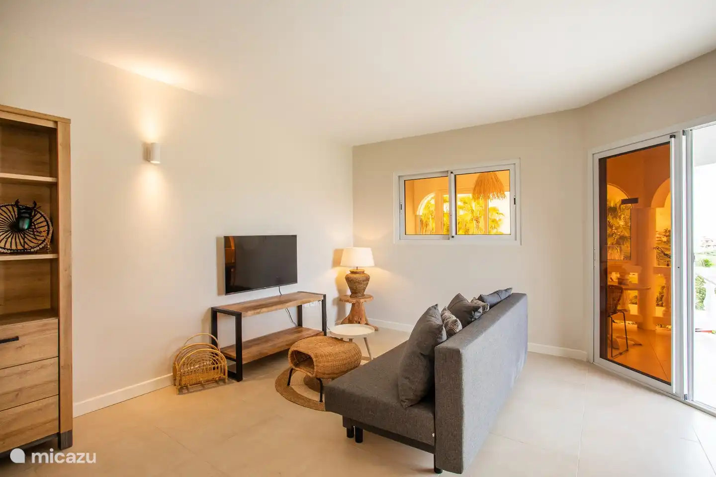 Wohnzimmer, Sitzecke mit Smart-TV