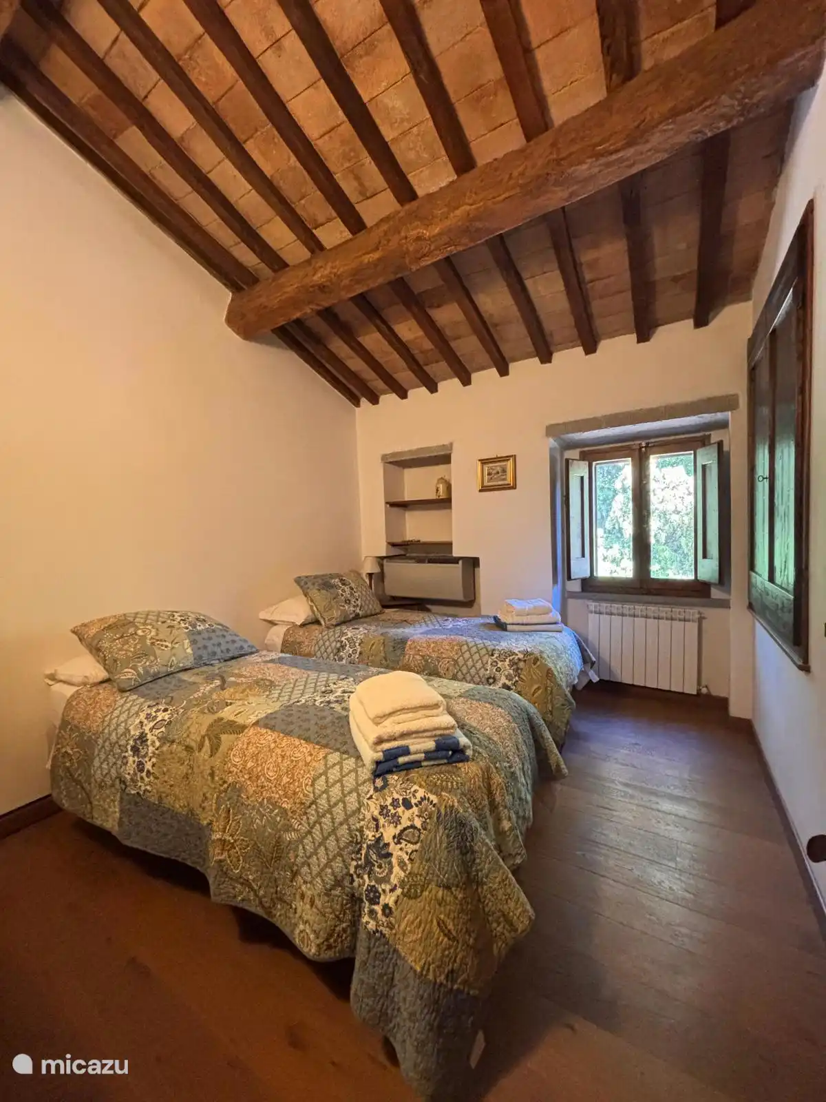 bedroom 3 main house with double bed or 2 single beds