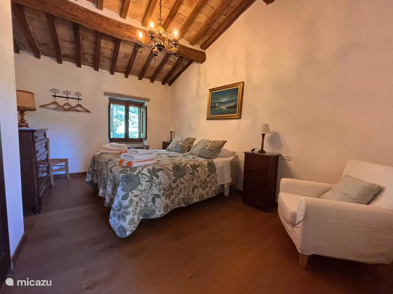 bedroom 2 main house with double bed or 2 single beds