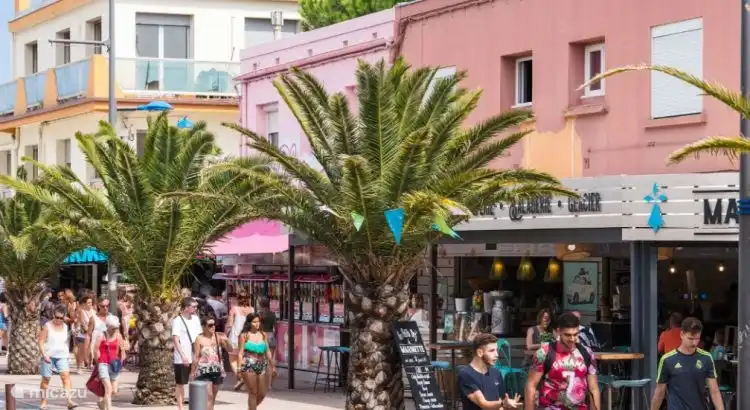 Assez de délicieux restaurants à distance de marche