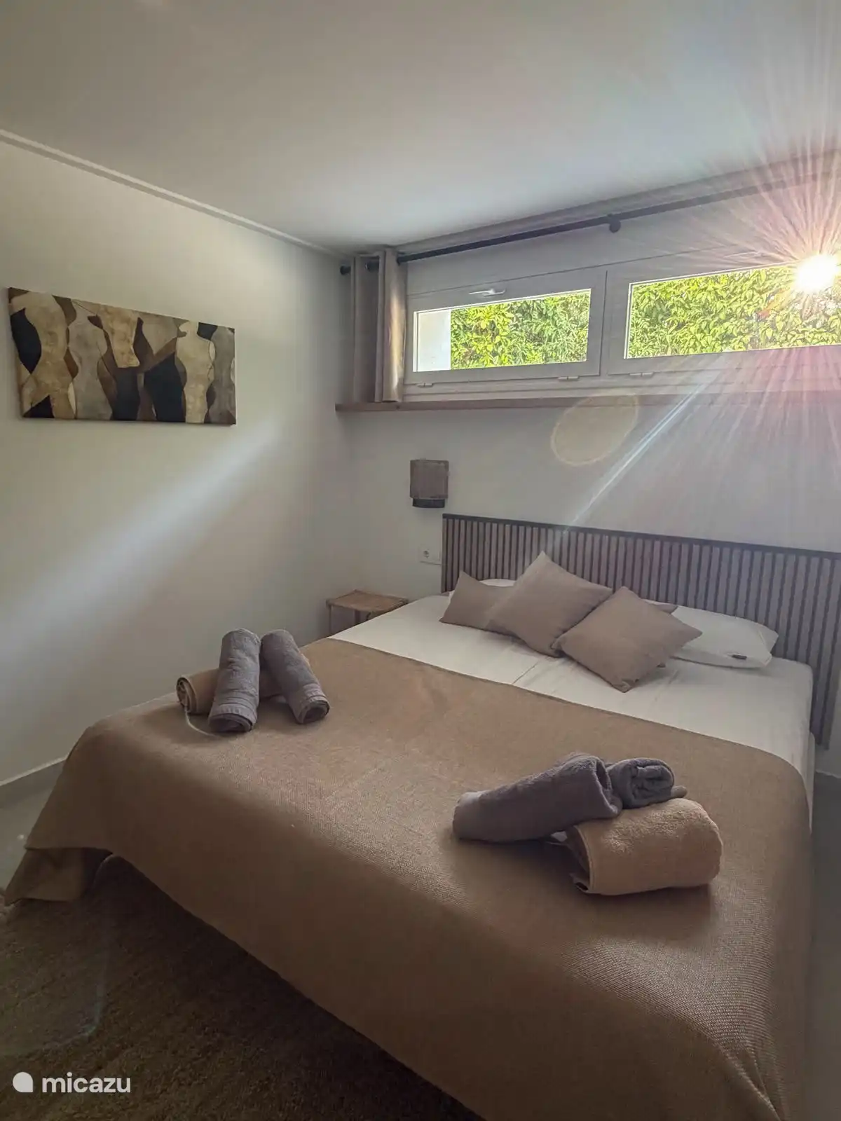 Schlafzimmer 4, Keller mit Kingsize-Bett (180x200). Kann auch als 2 Einzelbetten genutzt werden. Mit Kleiderschrank und Klimaanlage