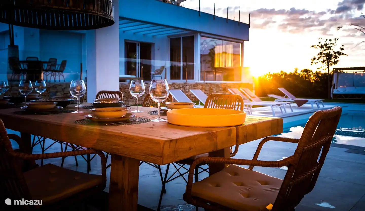 belle terrasse à la cuisine extérieure