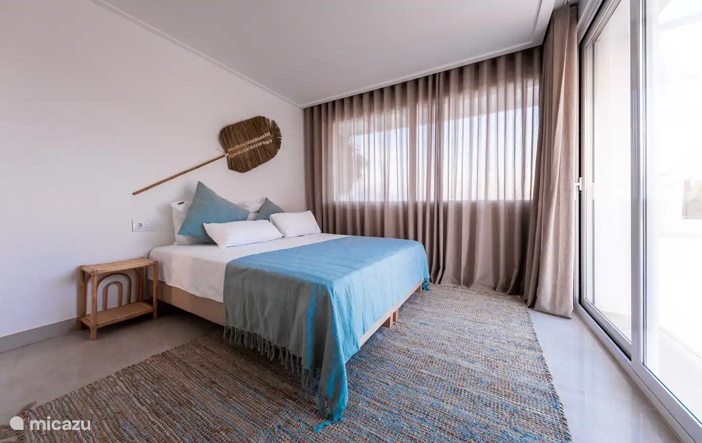 chambre 2 avec placard et lit king-size (180x200)