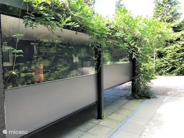 Casa de vacaciones Vlinder con estación de carga en Países Bajos, Güeldres, Lochem - casa vacacional La terraza cubierta se puede cerrar completamente con mamparas y calentar con una estufa. Fuera pero dentro.