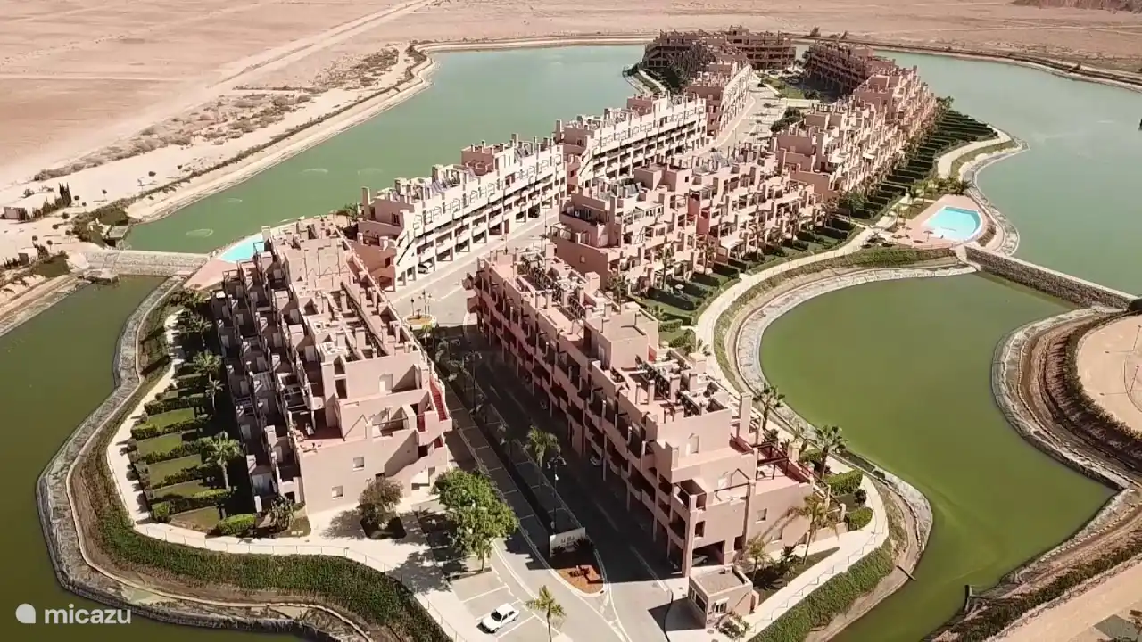 La Isla, l'île de la station