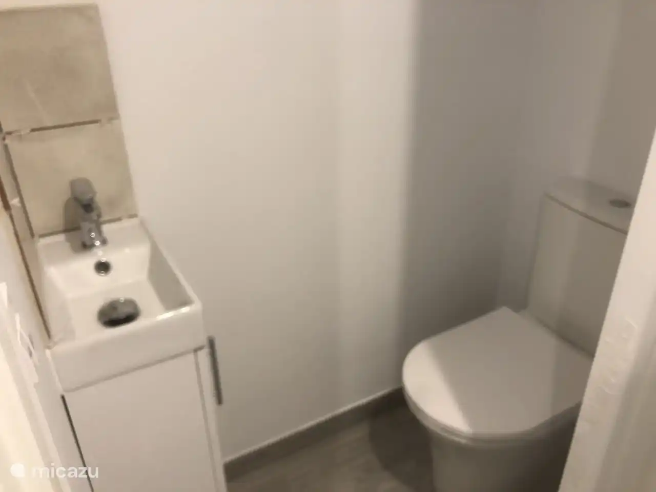 Separate Toilette Casa Stirio