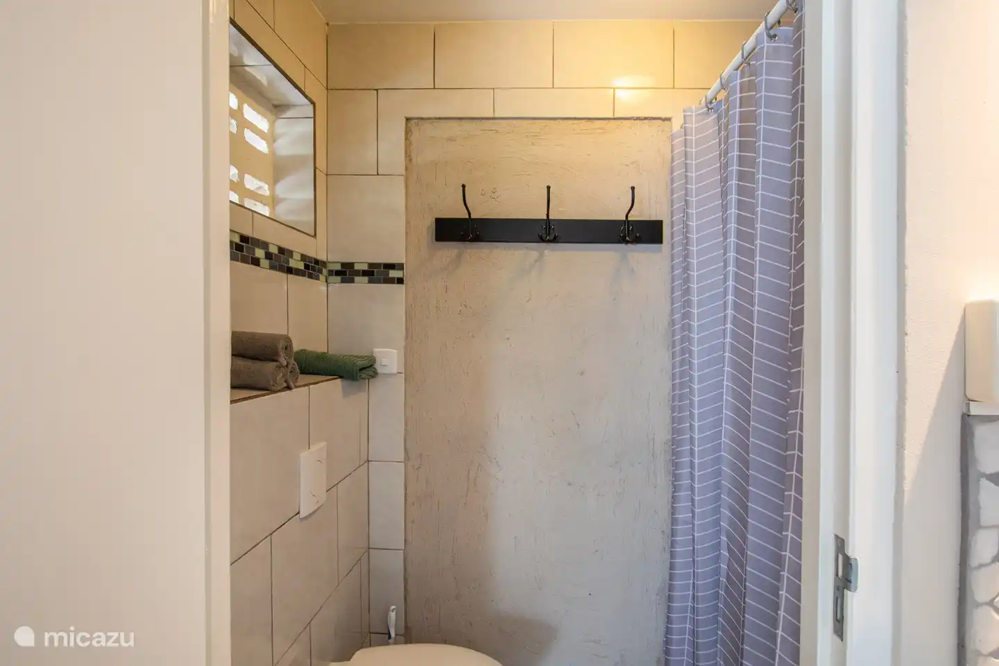 Badezimmer 2, eine zweite Toilette und Dusche.