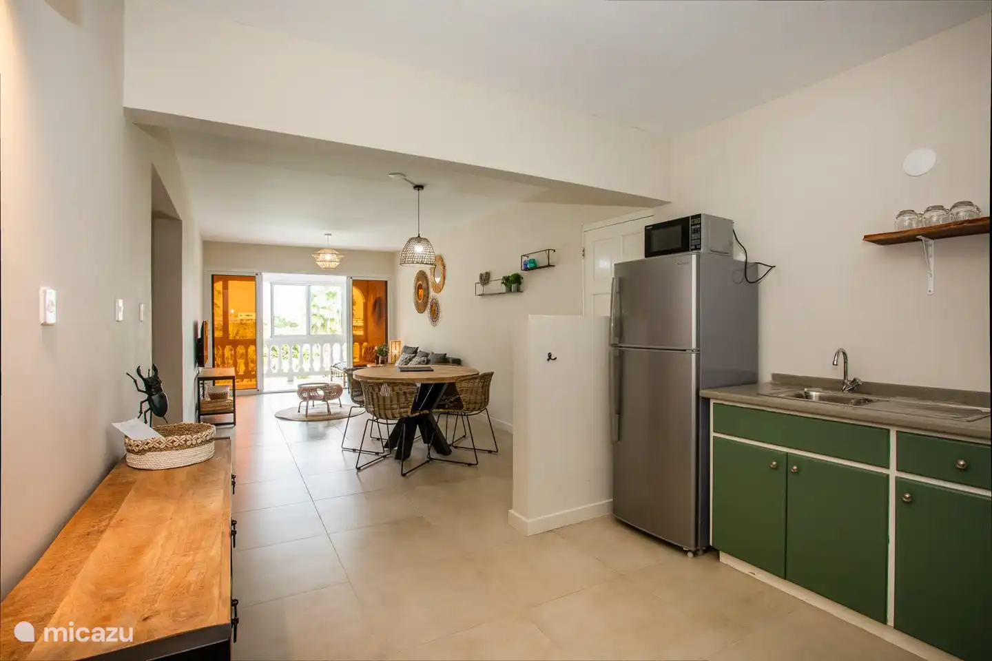 Küche und Wohnzimmer