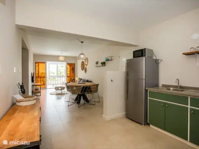 Location de Vacances Curaçao, Banda Ariba (est), Jan Thiel, appartement - Appartement quadruple avec balcon cuisine et salon