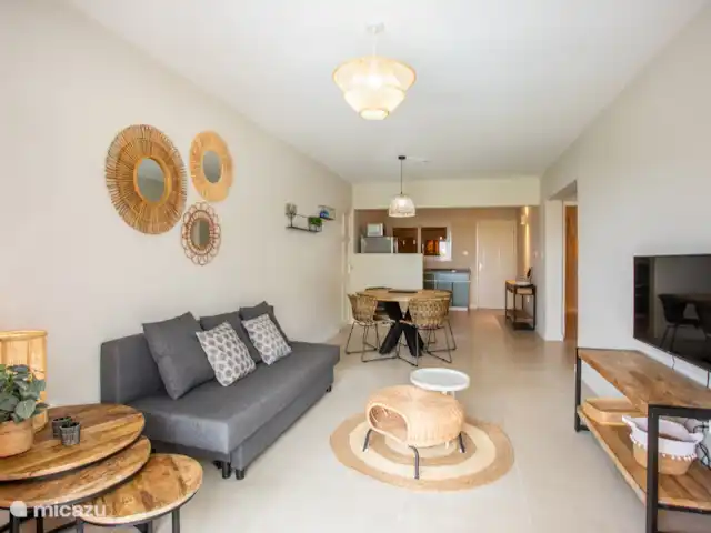 Location de Vacances Curaçao, Banda Ariba (est), Jan Thiel, appartement - Appartement quadruple avec balcon salon et cuisine