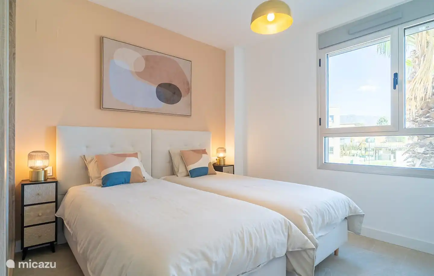 Deuxième chambre spacieuse avec placards intégrés