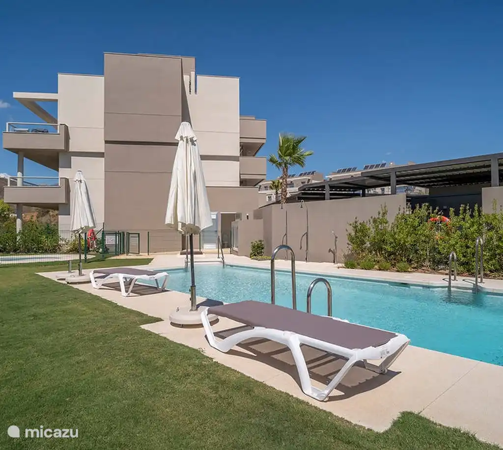Sunny Valley Golf, Pool & Views