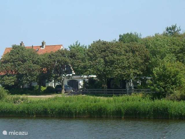 Natuurhuisjes, Nederland, Noord-Holland, Anna Paulowna, geschakelde woning Mooi ruim huis aan het water