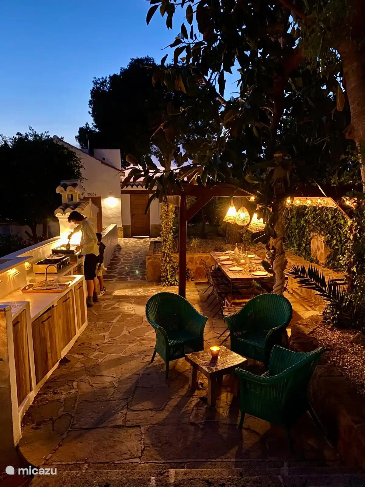 Ambiente nocturno en una cena familiar