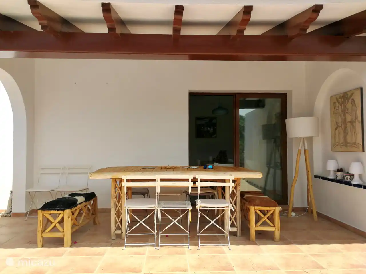 Essbereich auf der Montgo-Terrasse.