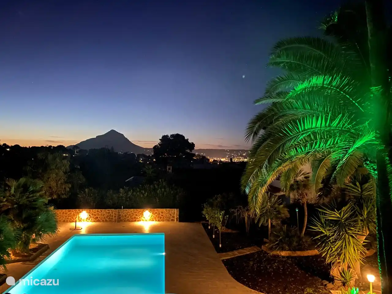 Blick von der Montgo-Terrasse bei Sonnenuntergang.