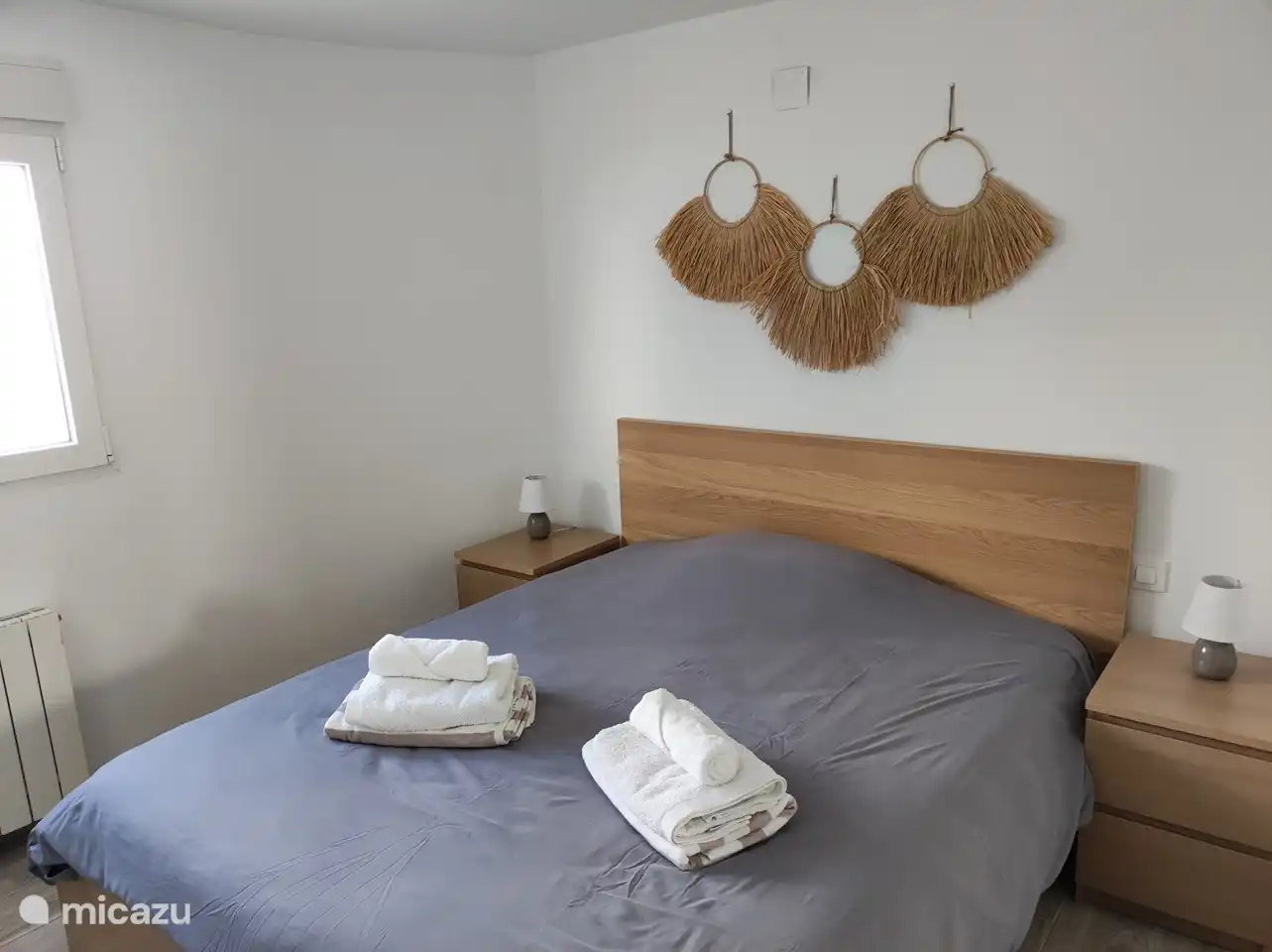 gro&#223;es Schlafzimmer mit Bett 160 x 190