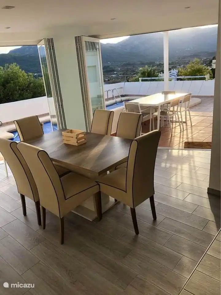 offener Raum zur Terrasse Casa Stirio