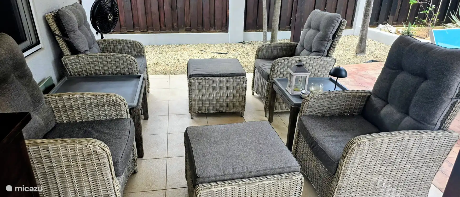 Lounge stolen op de porch