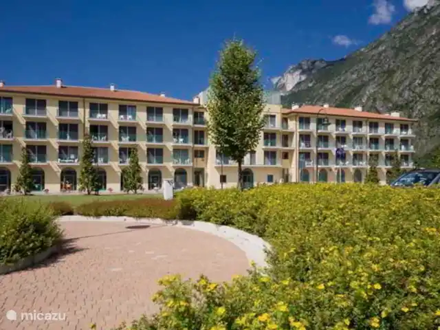 Porto Letizia-Appartement P3 | Italie, Lacs italiens , Porlezza - appartement Entrée côté jardin de la Résidence Palazzo