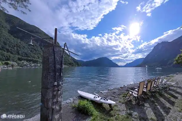 Camping in der Nähe des Sees, Möglichkeiten zum Subboarding und Surfen.