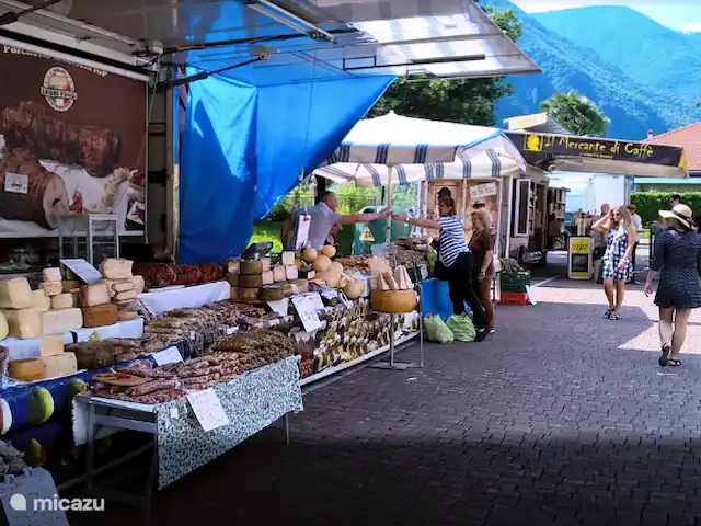 Porto Letizia-Appartement P3 | Italie, Lacs italiens , Porlezza - appartement Tous les samedis un marché animé à Porlezza.