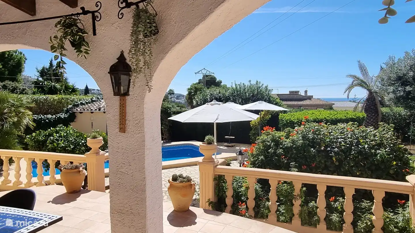 Vue sur la mer depuis la naya couverte 