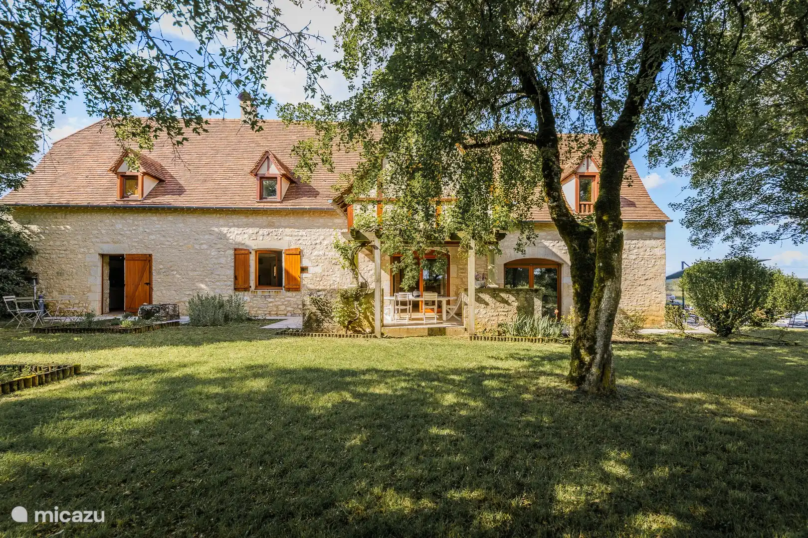 El jardín y la casa