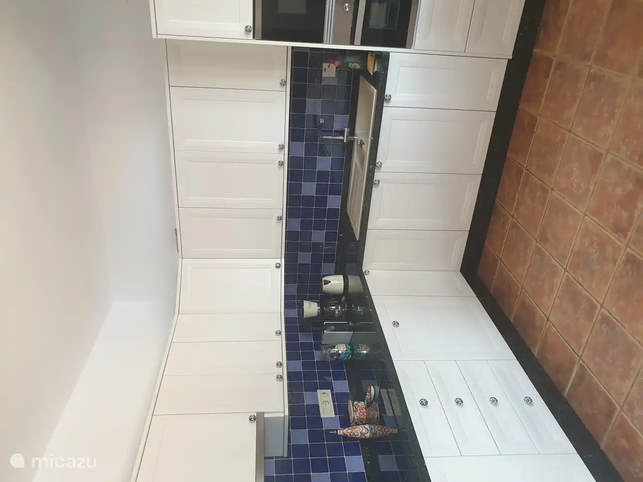 volledig vernieuwde keuken met alle nodige keukentoestellen