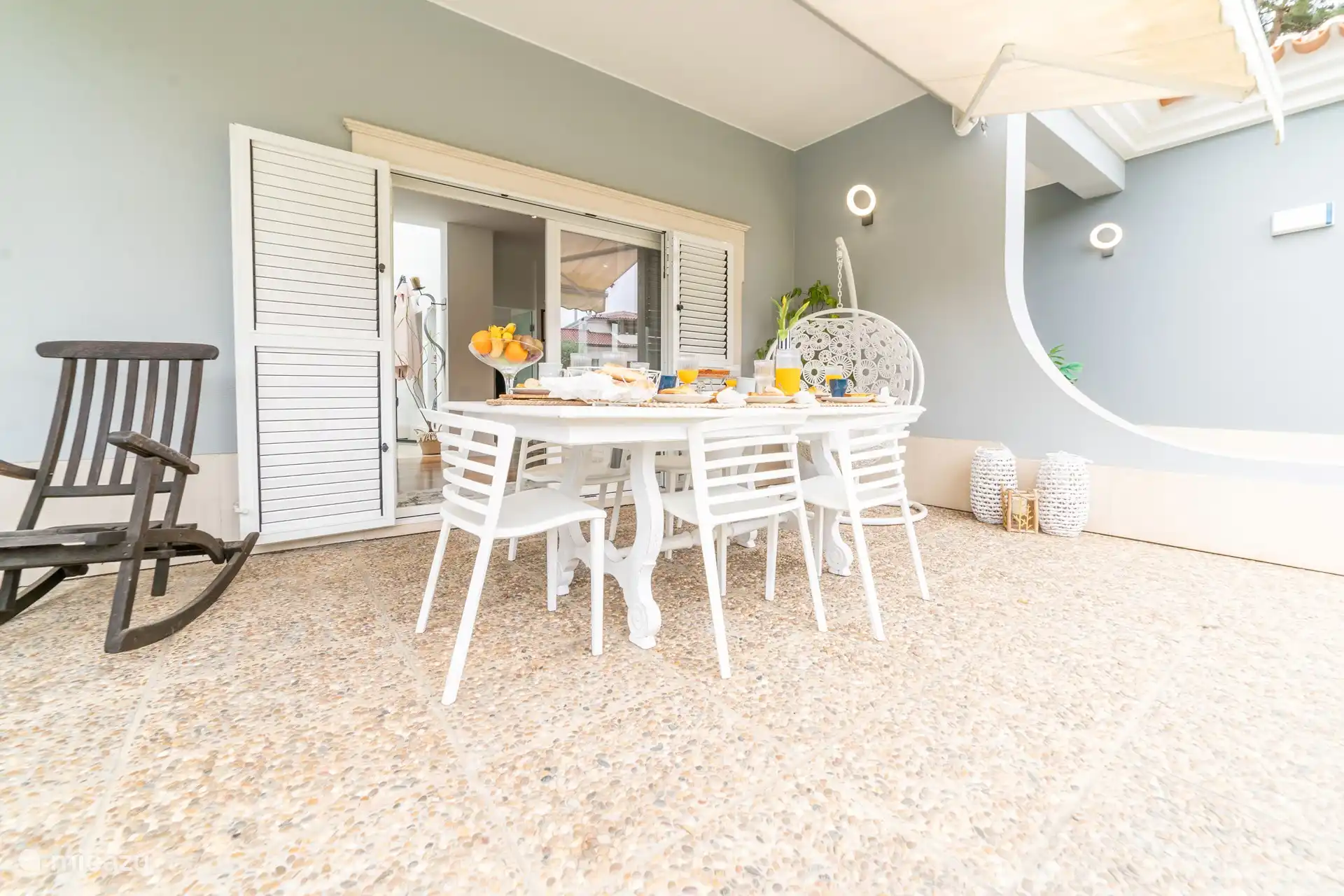 Esstisch mit Stühlen