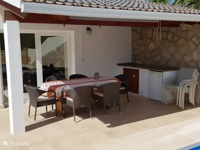 Location de Vacances Espagne, Costa Blanca, La Nucia, villa - Villa La Palmera Pergola avec réfrigérateur extérieur