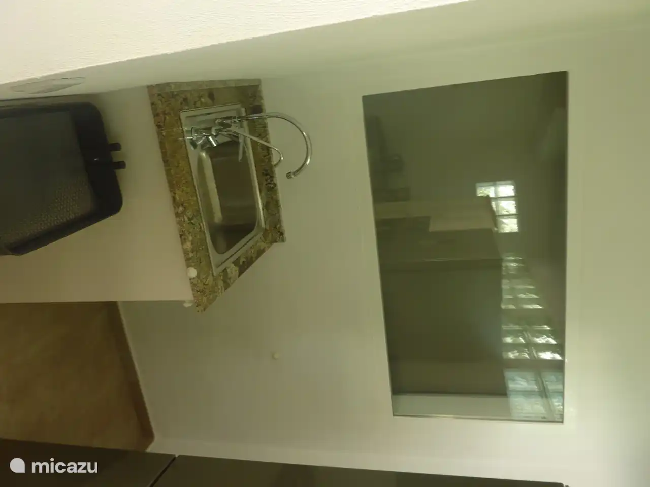 Cuarto de servicio con instalación de agua potable