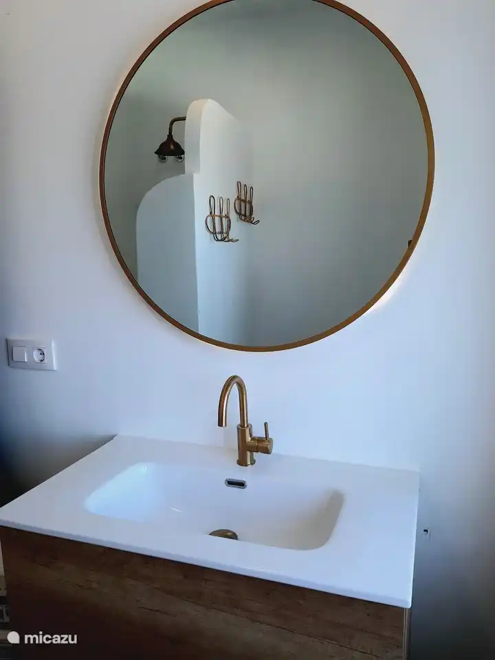 mirror, mirror on the wall....