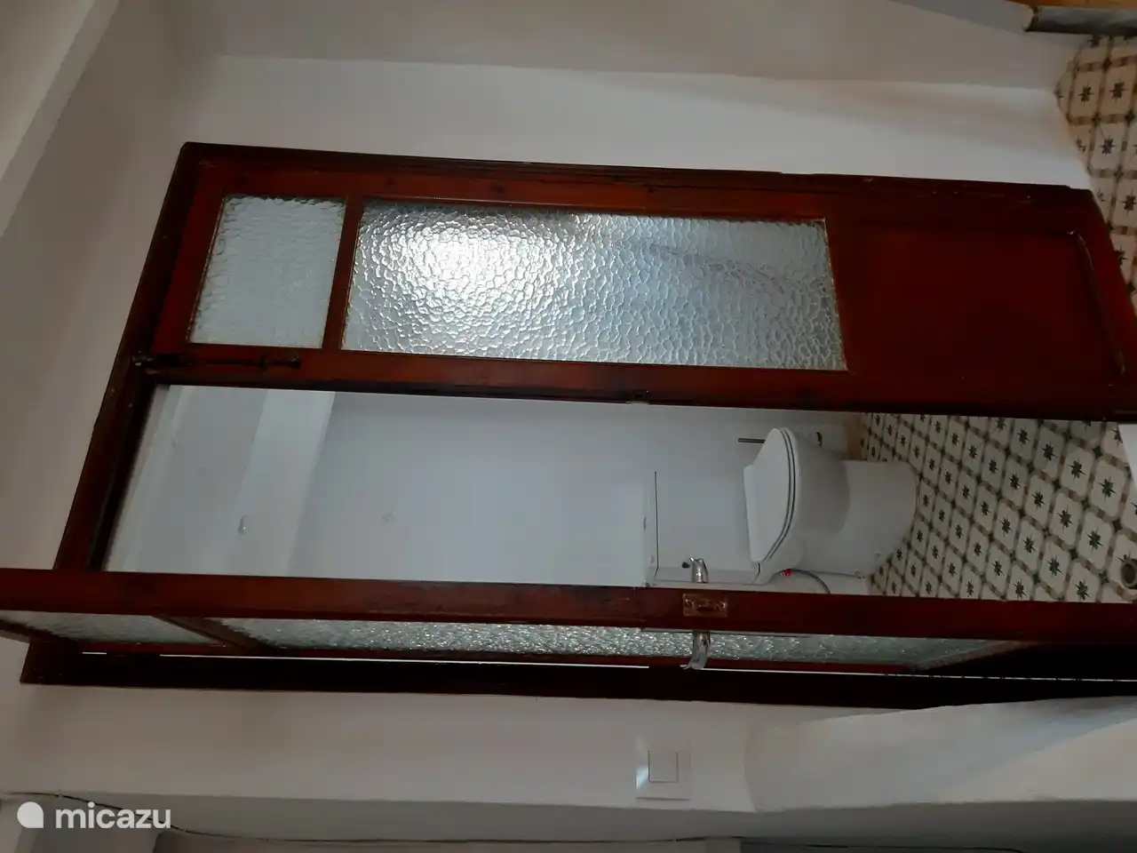 separate 2nd toilet room upstairs at the roof terrace, 